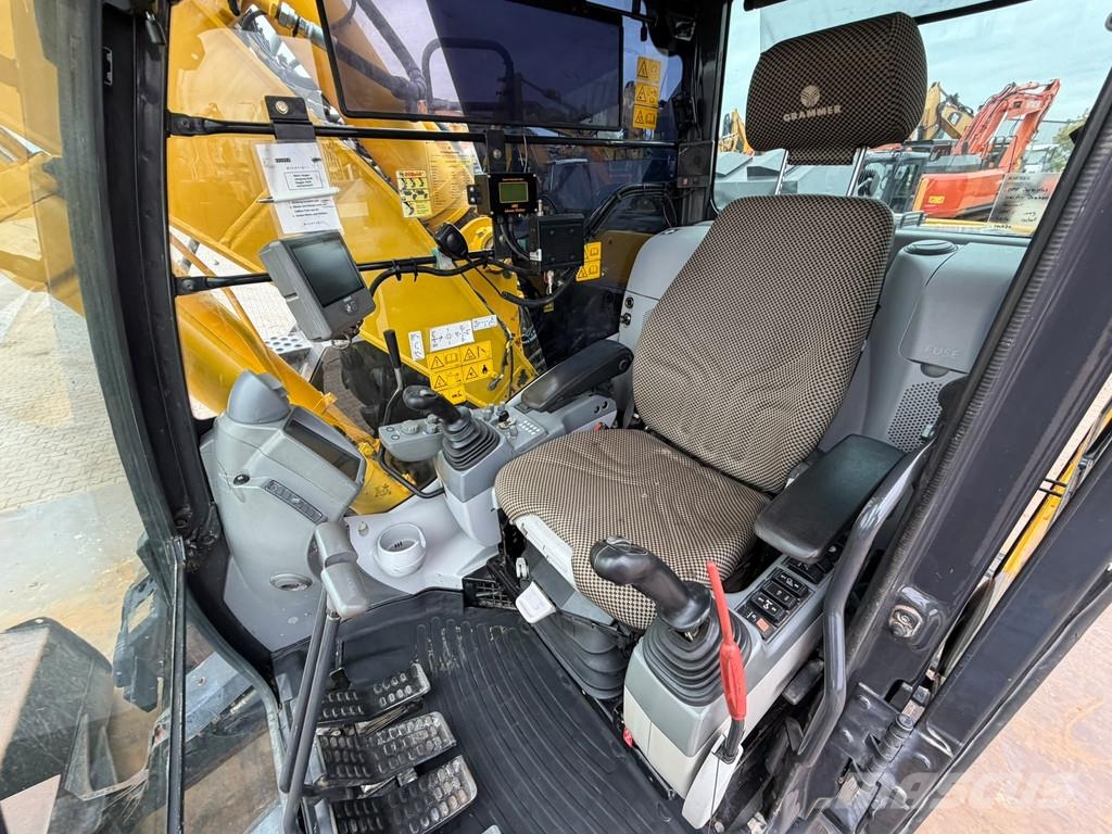 Hitachi ZX135US-6 حفارات زحافة
