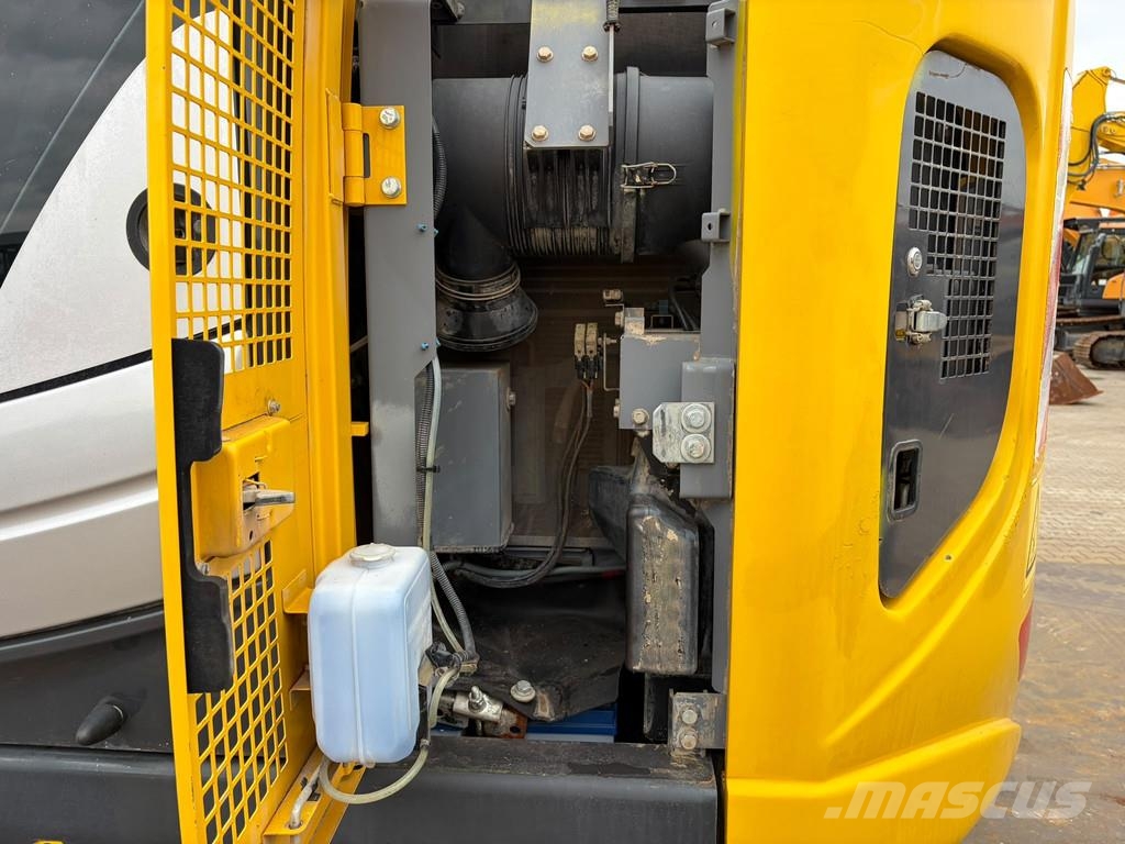 Hitachi ZX135US-6 حفارات زحافة
