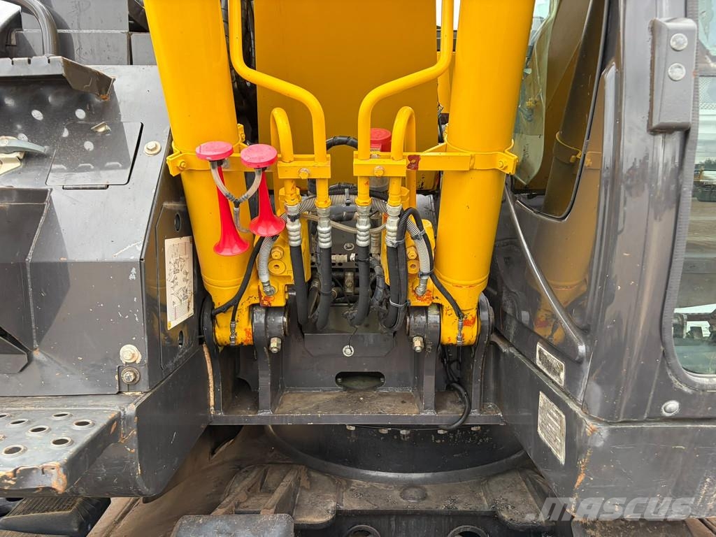 Hitachi ZX135US-6 حفارات زحافة