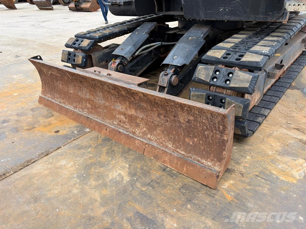 Hitachi ZX135US-6 حفارات زحافة