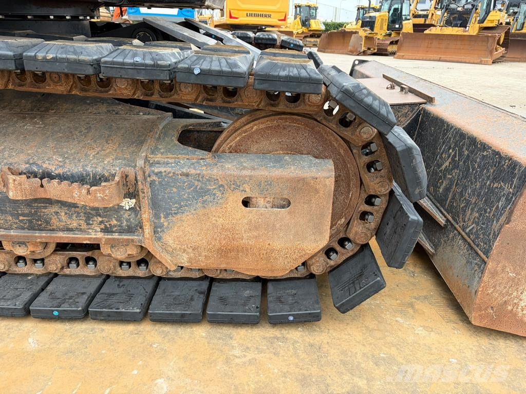 Hitachi ZX135US-6 حفارات زحافة