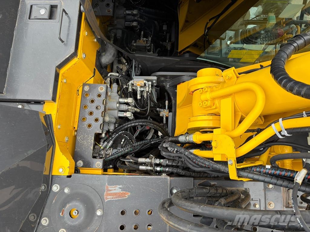 Hitachi ZX135US-6 حفارات زحافة