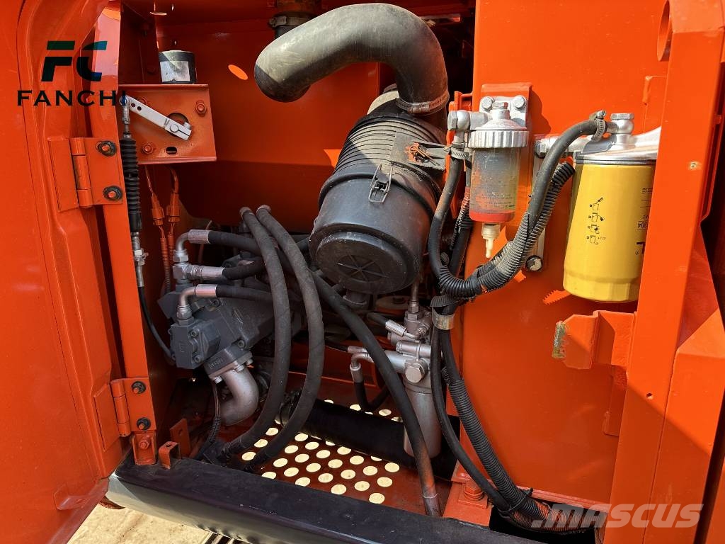 Hitachi ZX 70 LC Средни екскаватори 7т - 12т