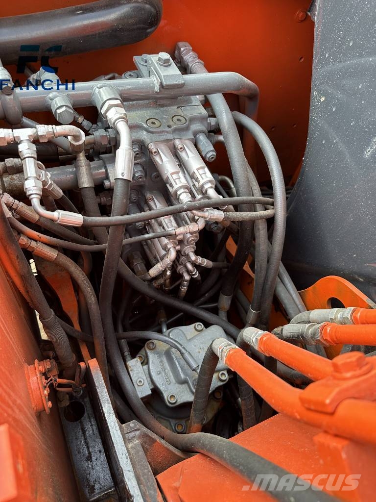 Hitachi ZX 70 LC Средни екскаватори 7т - 12т