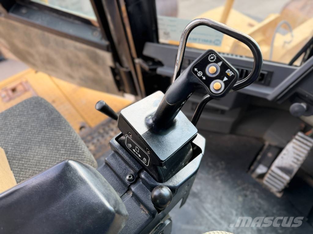 CAT 990H Pyöräkuormaajat