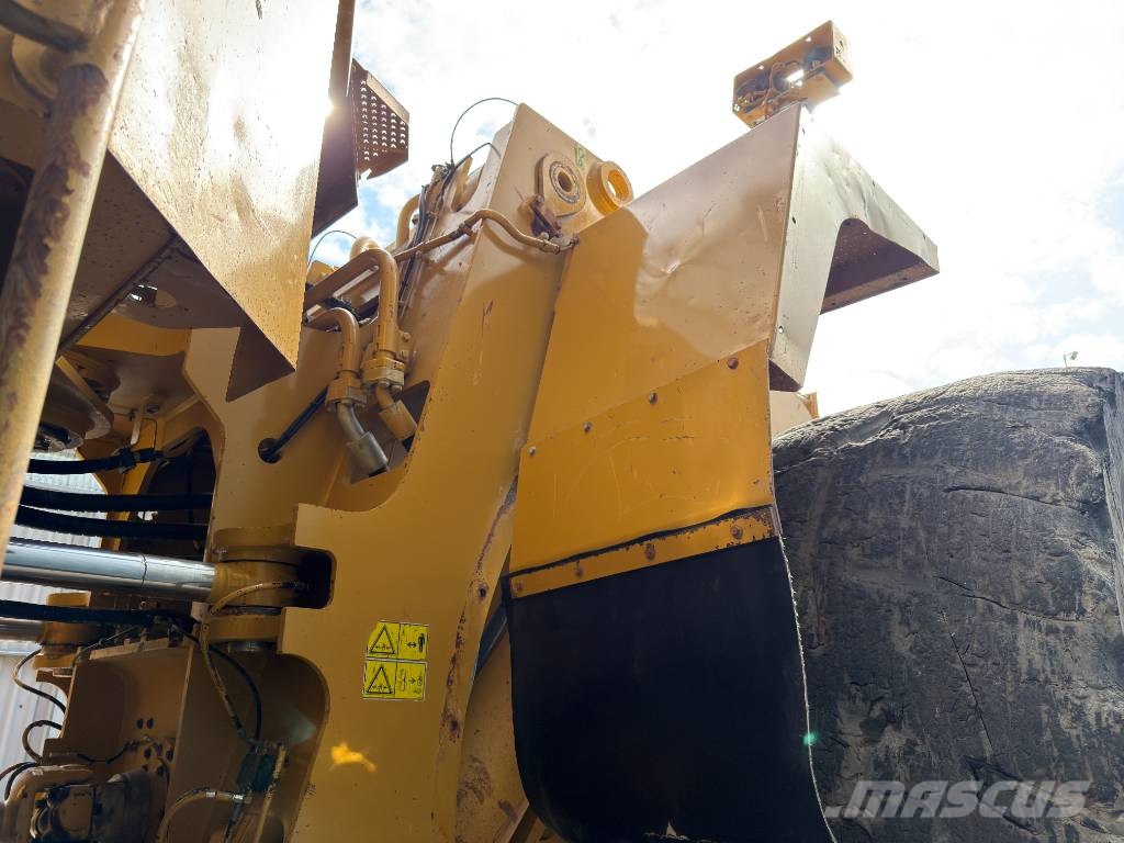 CAT 990H Pyöräkuormaajat