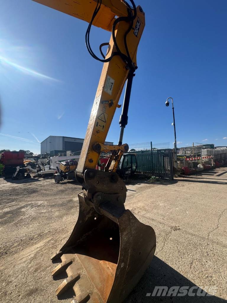 JCB JS 130 LC Lánctalpas kotrók