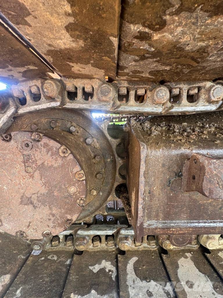 JCB JS 130 LC Lánctalpas kotrók
