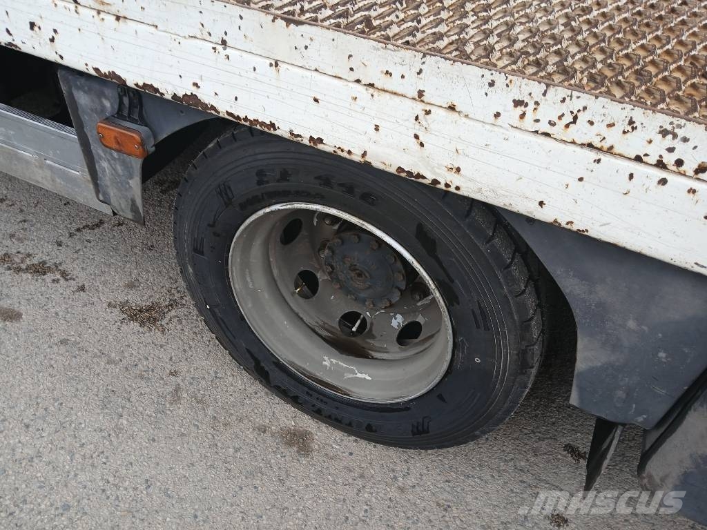 Iveco ML120E22/P Pritschenwagen/Pritschenwagen mit Seitenklappe