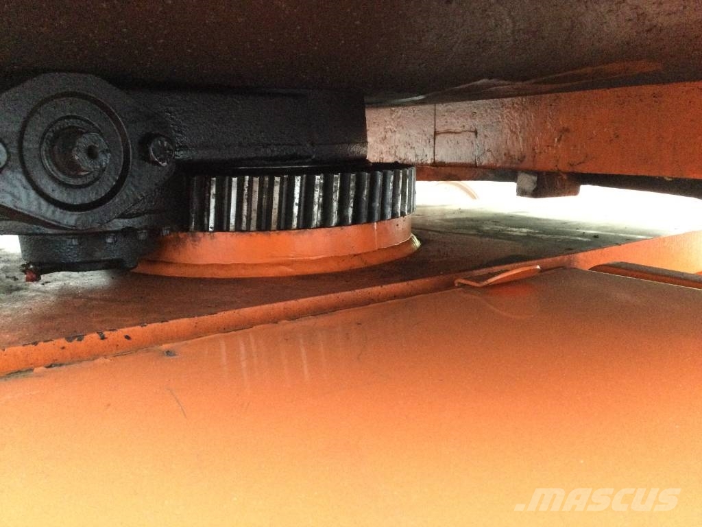 JLG E 300 AJP (narrow machine, articulated arm) Plataforma de trabajo articulada