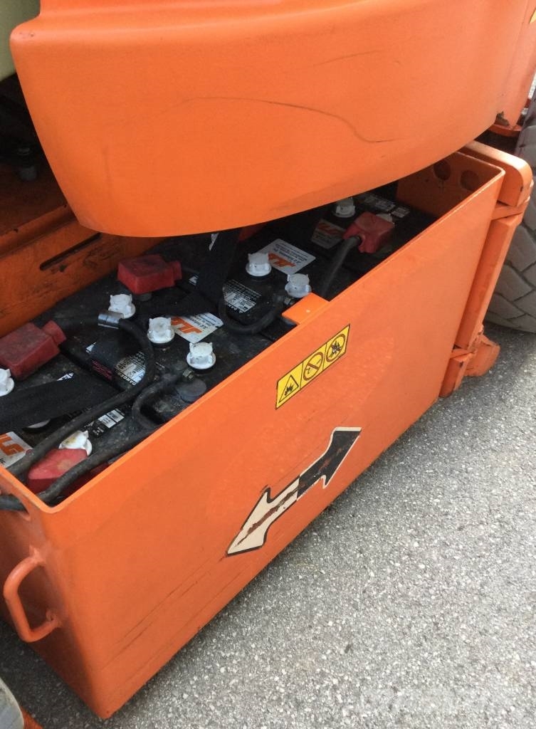 JLG E 300 AJP (narrow machine, articulated arm) Plataforma de trabajo articulada