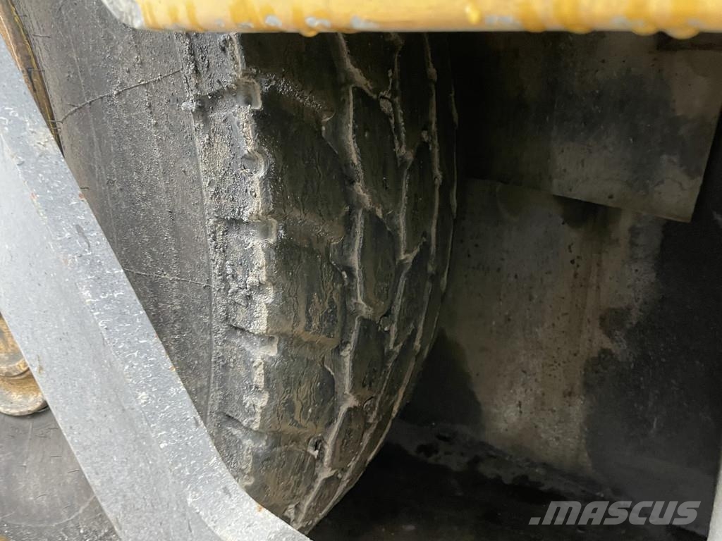 Volvo P6870 ABG Asfaltni finišerji