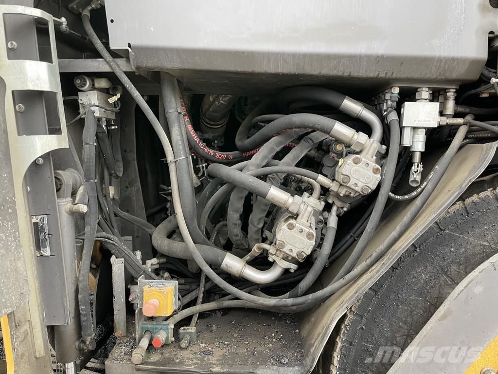 Volvo P6870 ABG Asfaltni finišerji