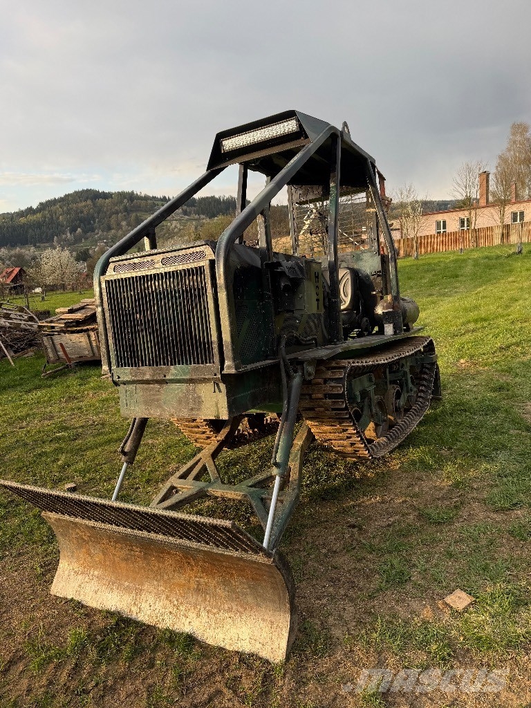 Forcat, lesní pásový traktor 36D Traktor med skogsutstyr