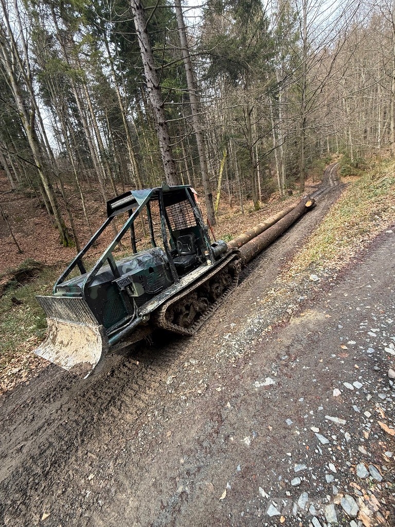Forcat, lesní pásový traktor 36D Traktor med skogsutstyr