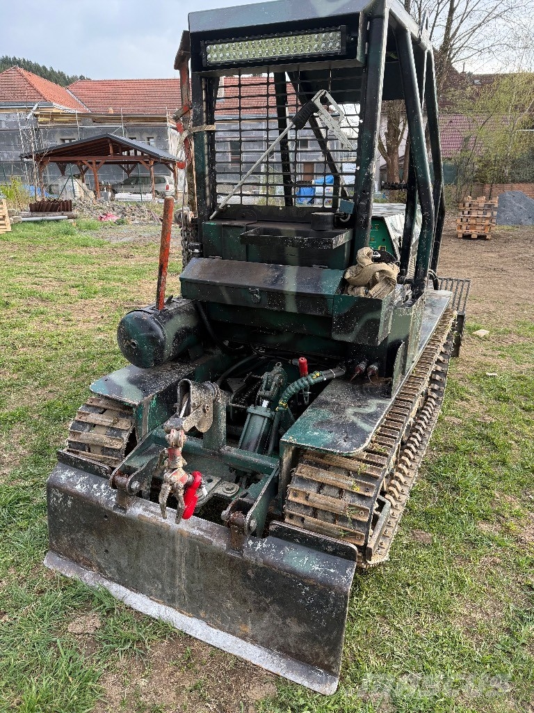 Forcat, lesní pásový traktor 36D Traktor med skogsutstyr