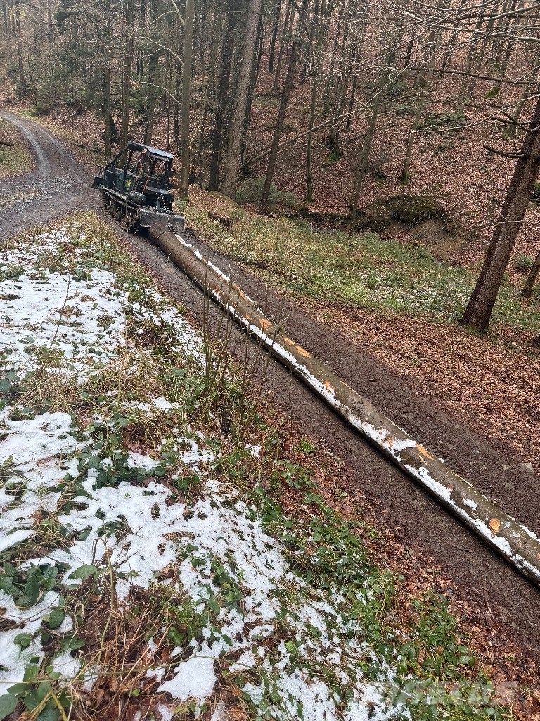 Forcat, lesní pásový traktor 36D Traktor med skogsutstyr