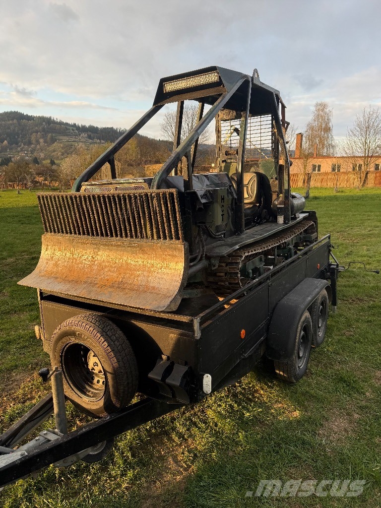 Forcat, lesní pásový traktor 36D Traktor med skogsutstyr