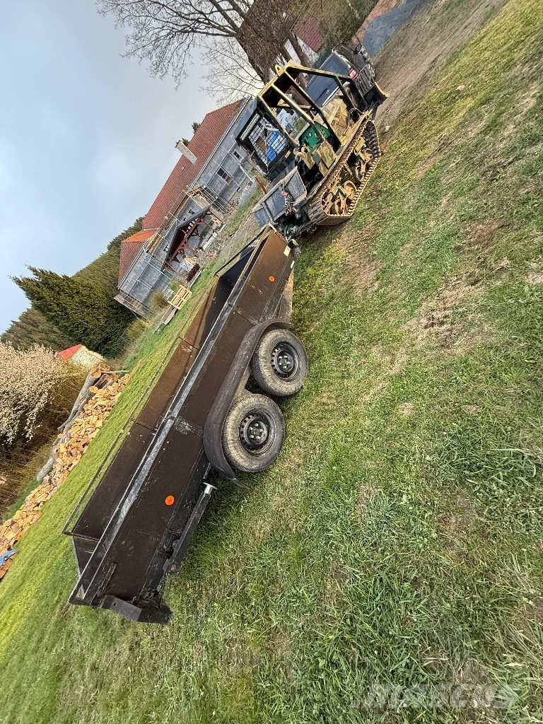 Forcat, lesní pásový traktor 36D Traktor med skogsutstyr