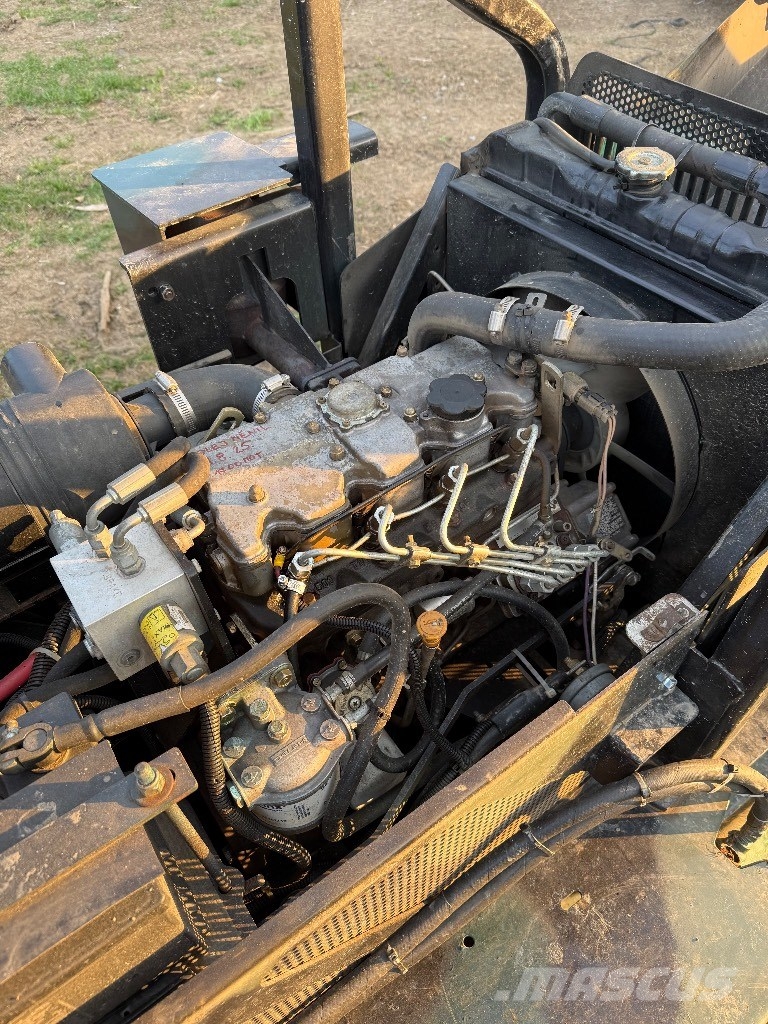 Forcat, lesní pásový traktor 36D Traktor med skogsutstyr