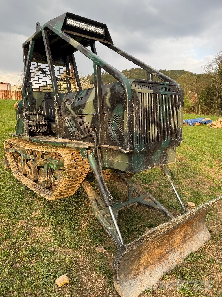 Forcat, lesní pásový traktor 36D Traktor med skogsutstyr