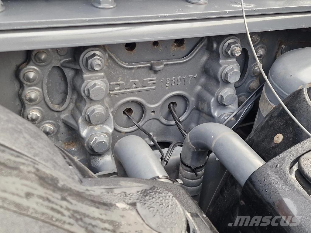 DAF XF 480 Spacecab 6x2/4 - Show truck - Manual gearbo Vetopöytäautot