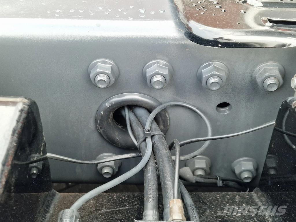 DAF XF 480 Spacecab 6x2/4 - Show truck - Manual gearbo Vetopöytäautot