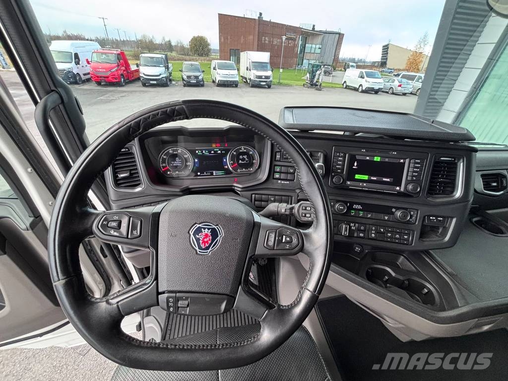 Scania R560 6x4  HCT وحدات الجر