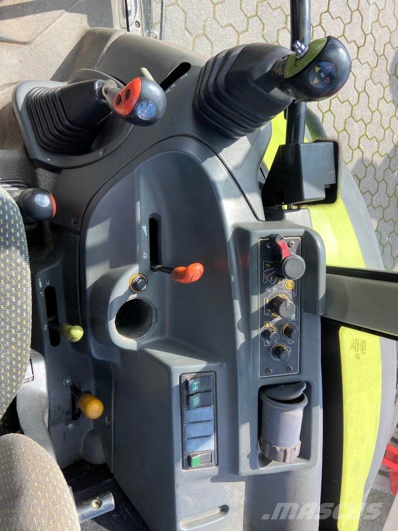 CLAAS AXOS 330 CX Traktory