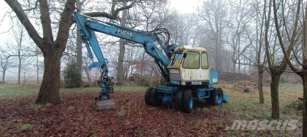 Fuchs F 712 - bewegt sich wieder - Pelle sur pneus