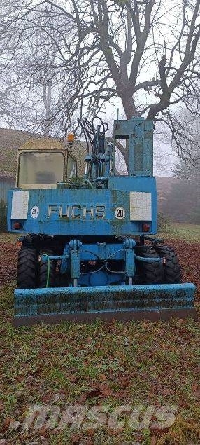Fuchs F 712 - bewegt sich wieder - Pelle sur pneus