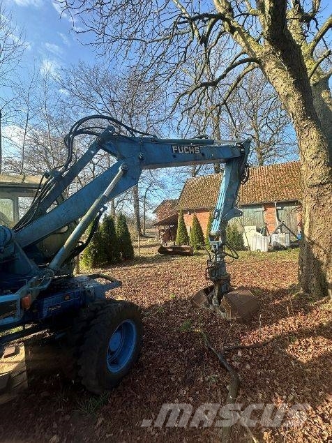 Fuchs F 712 - bewegt sich wieder - Pelle sur pneus