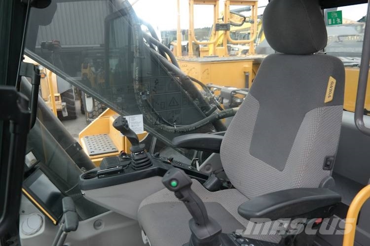 Volvo EC250 ELn *Uthyres* Escavadoras de rastos