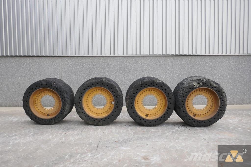 Volvo L180 Cushion wheels Banden, wielen en velgen