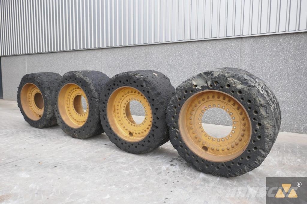 Volvo L180 Cushion wheels Banden, wielen en velgen