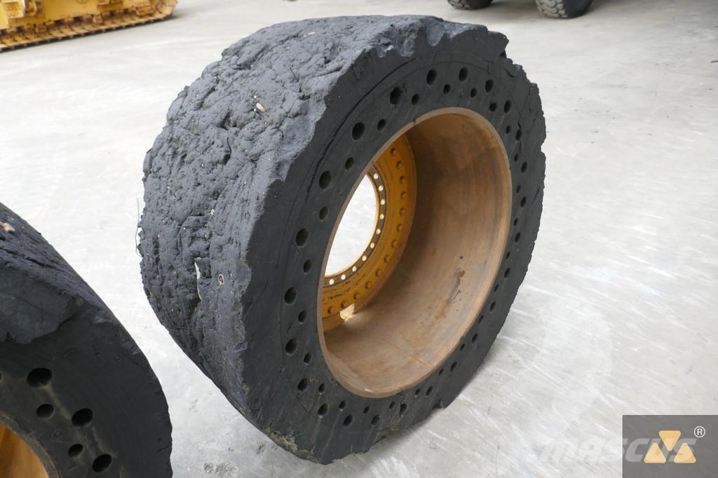 Volvo L180 Cushion wheels Banden, wielen en velgen