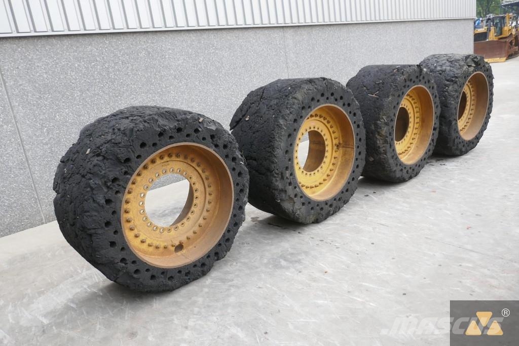 Volvo L180 Cushion wheels Banden, wielen en velgen