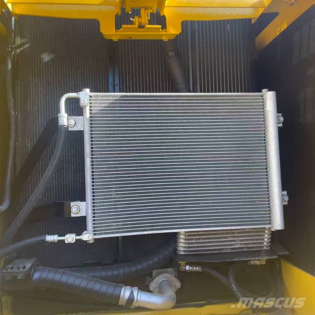 Komatsu PC 220 Bagri goseničarji