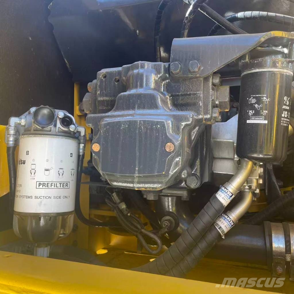 Komatsu PC 220 Bagri goseničarji