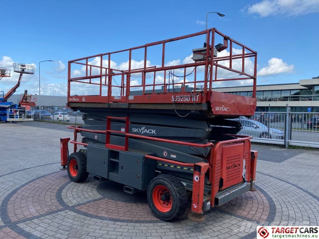 SkyJack SJ9250 RT Diesel Scissor Work Lift 1720cm Scheren-Arbeitsbühnen