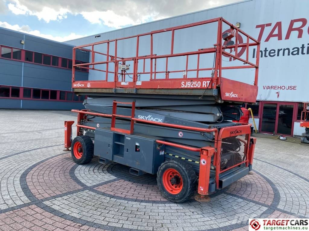 SkyJack SJ9250 RT Diesel Scissor Work Lift 1720cm Scheren-Arbeitsbühnen