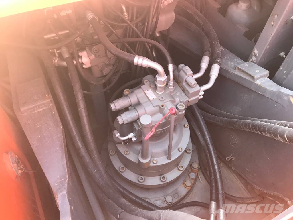 Hitachi ZX 210 حفارات زحافة