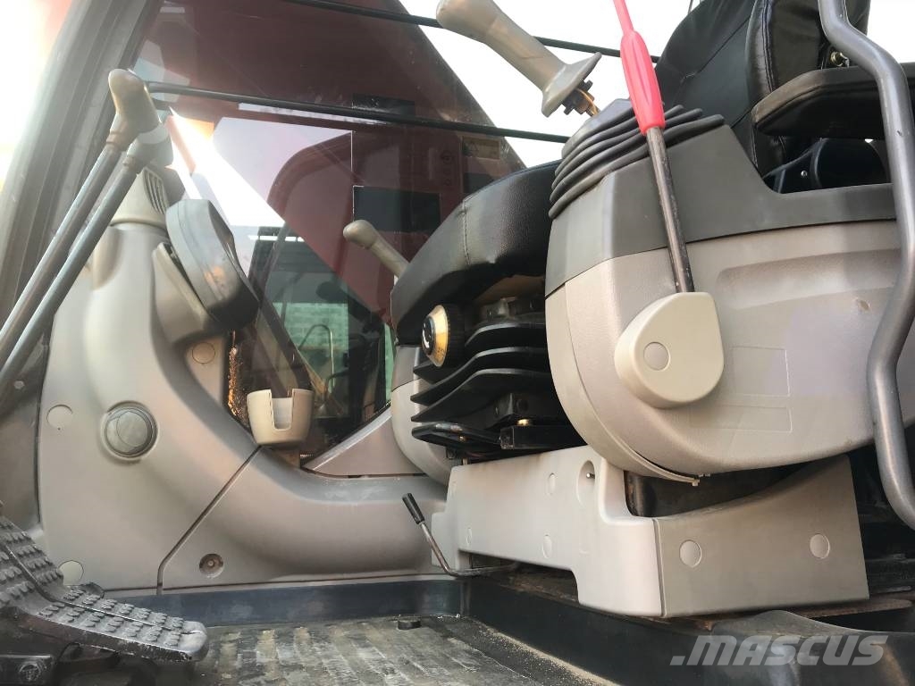 Hitachi ZX 210 حفارات زحافة
