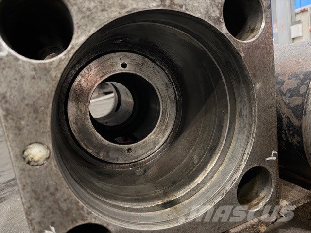 Rammer USED PARTS FIT HAMMERR RAMMER 3800 KG مطارق / كسارات