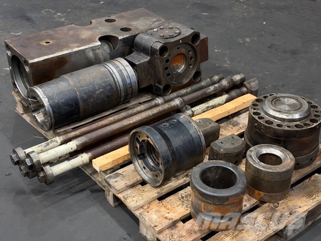 Rammer USED PARTS FIT HAMMERR RAMMER 3800 KG مطارق / كسارات