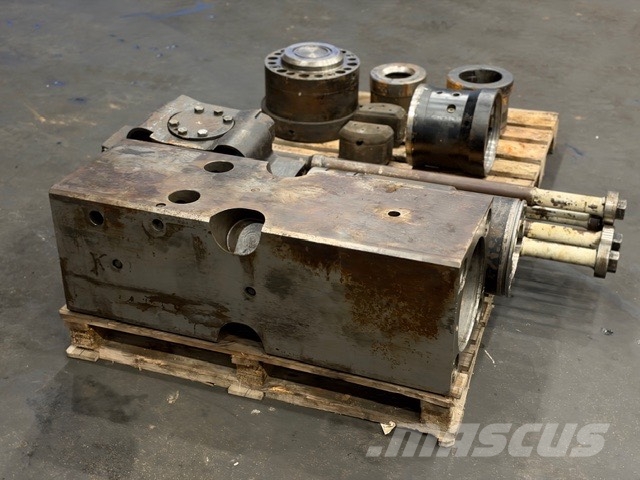 Rammer USED PARTS FIT HAMMERR RAMMER 3800 KG مطارق / كسارات