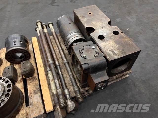 Rammer USED PARTS FIT HAMMERR RAMMER 3800 KG مطارق / كسارات