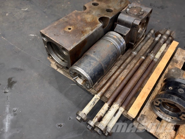 Rammer USED PARTS FIT HAMMERR RAMMER 3800 KG مطارق / كسارات