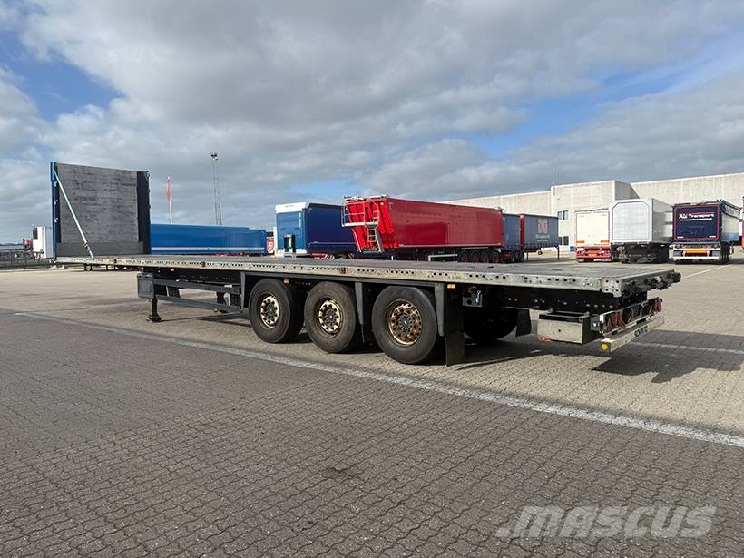 Schmitz 3 axle Flatbed / Flachbettauflieger Madelpoolhaagised
