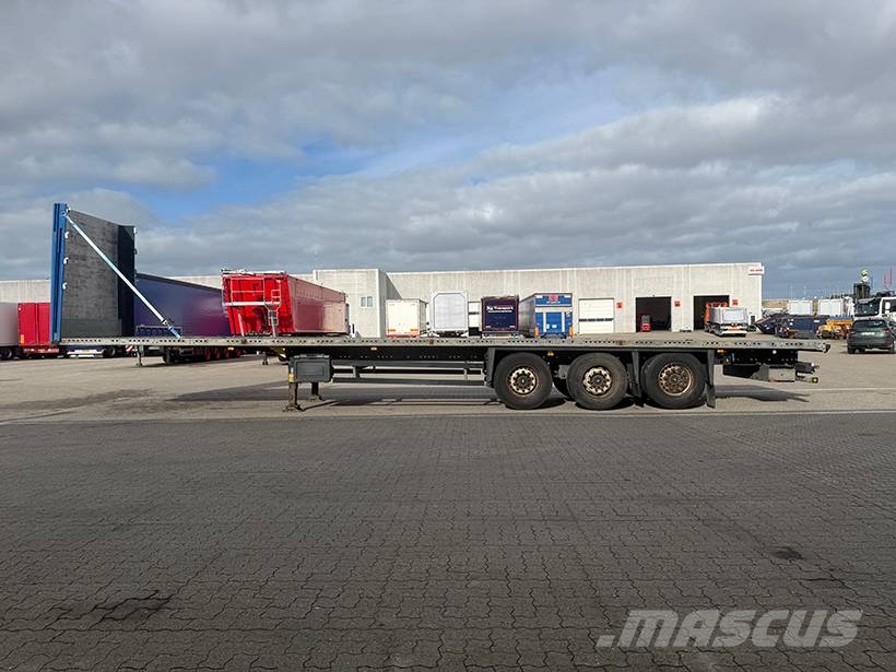 Schmitz 3 axle Flatbed / Flachbettauflieger Madelpoolhaagised